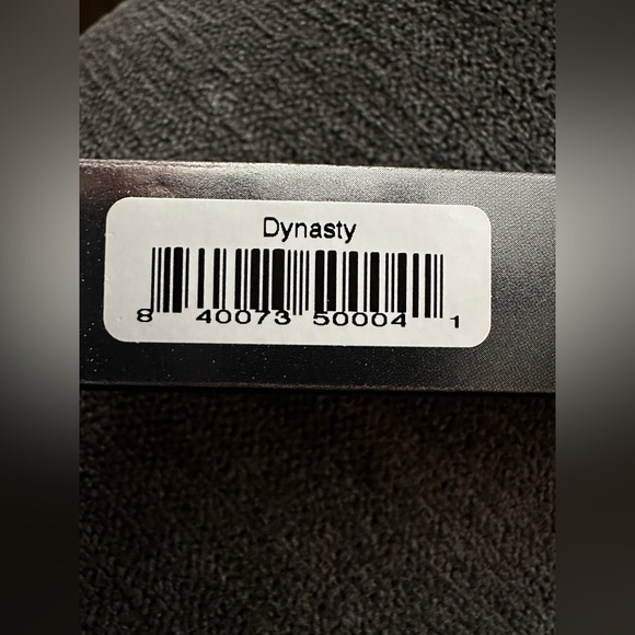 NEW HAUS Laboratories liquid eyeshadow - Picture 4 of 5